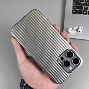 Coque de téléphone à motif de rayures en titane naturel, étui blindé rigide antichoc avec bouton métallique pour iPhone 16 14 15 13 Pro Max Plus